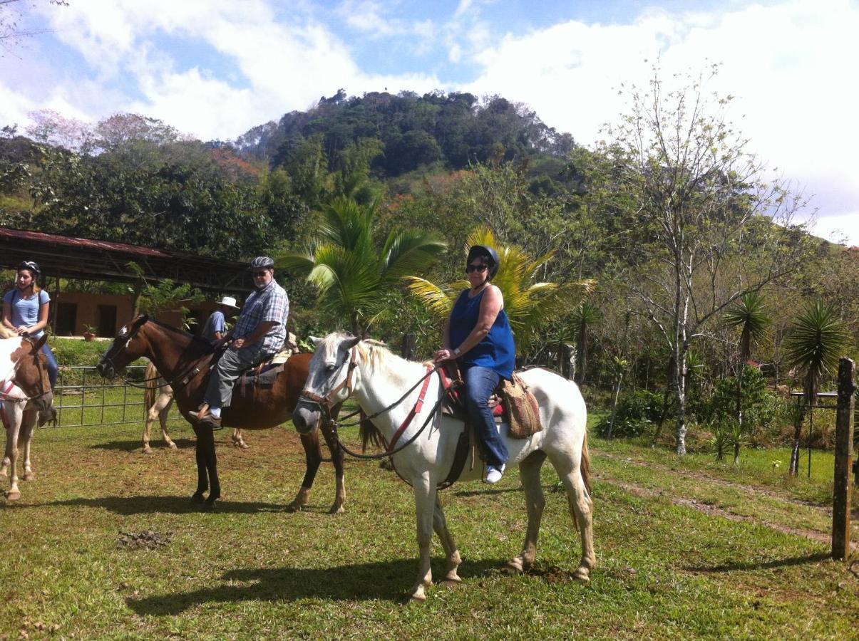 Hôtel Hacienda Monteclaro à Turrialba Extérieur photo